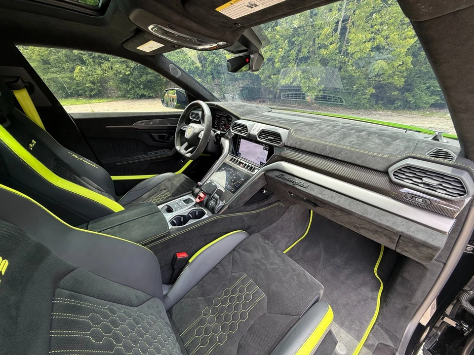 2023 Lamborghini Urus Performante - Image 27 of 31