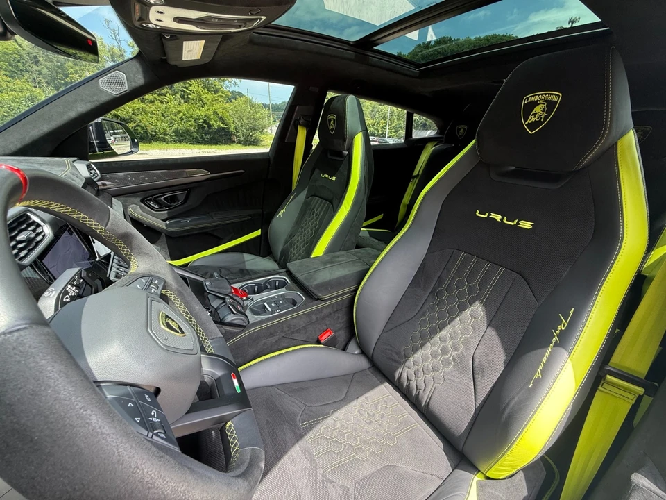 2023 Lamborghini Urus Performante - Image 19 of 31