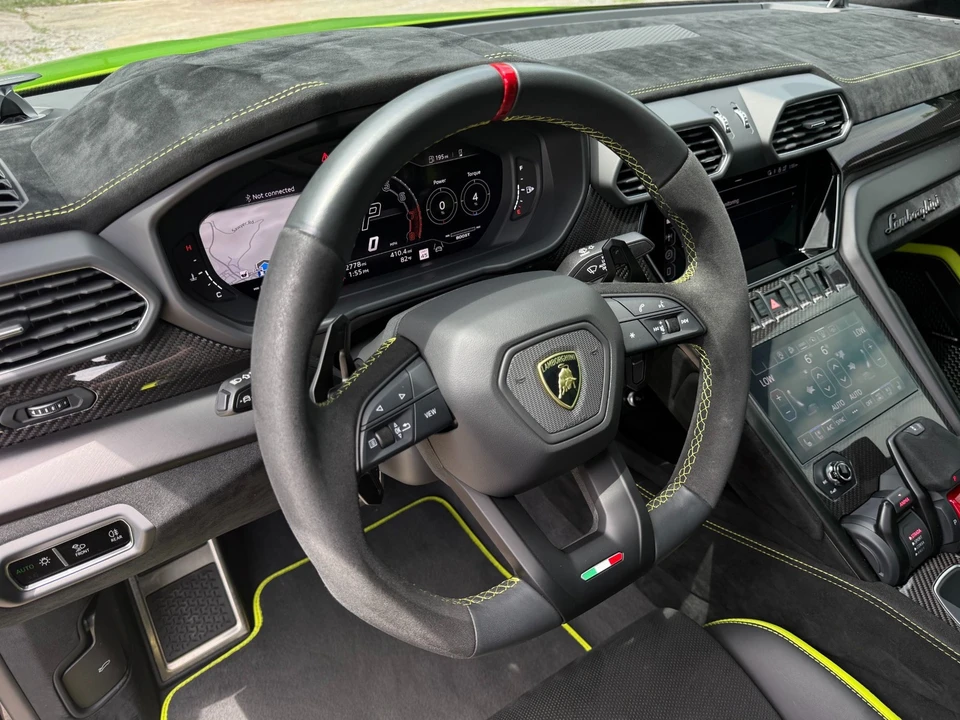 2023 Lamborghini Urus Performante - Image 9 of 31