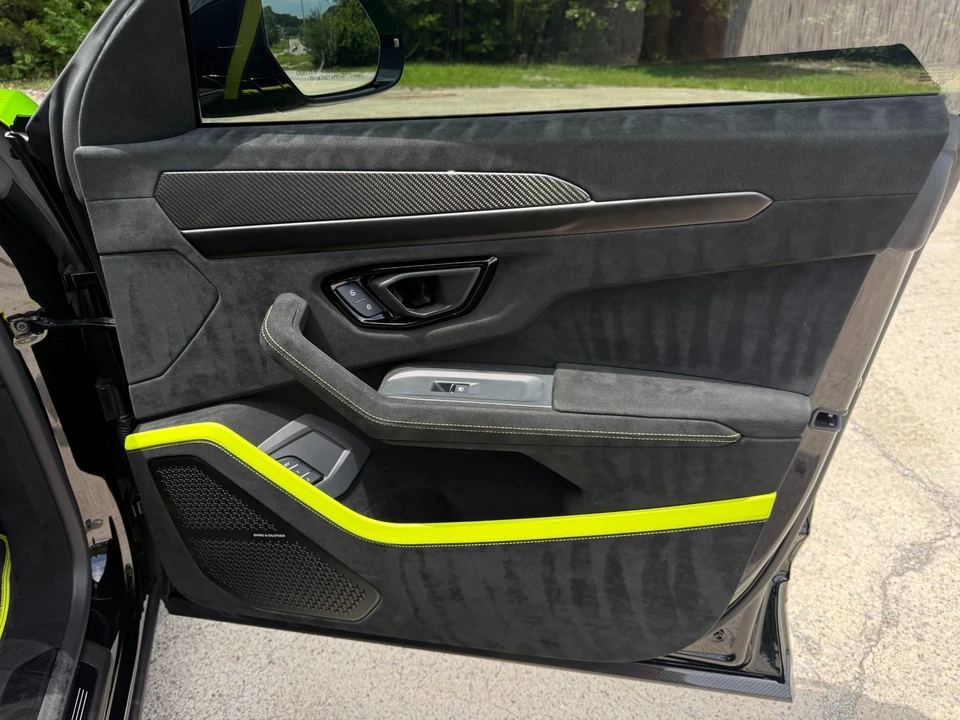2023 Lamborghini Urus Performante - Image 21 of 31