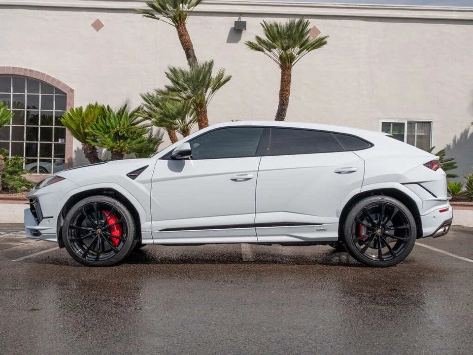 2023 Lamborghini Urus S - Image 2 of 31