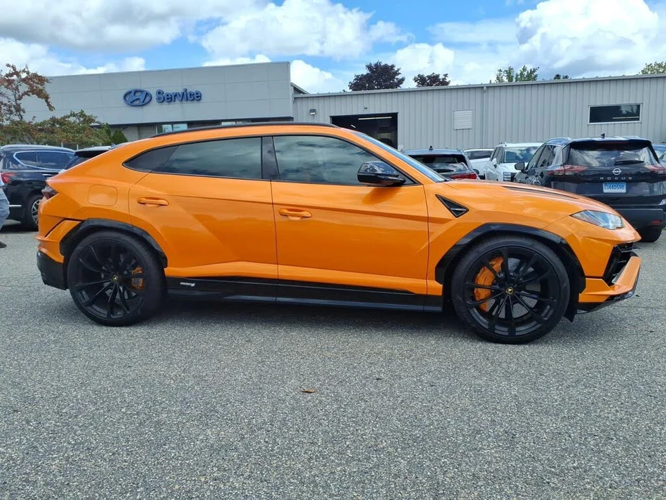 2023 Lamborghini Urus S - Image 4 of 30