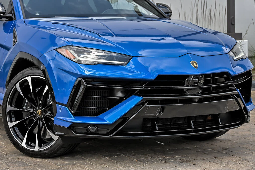2023 Lamborghini Urus S - Image 2 of 31