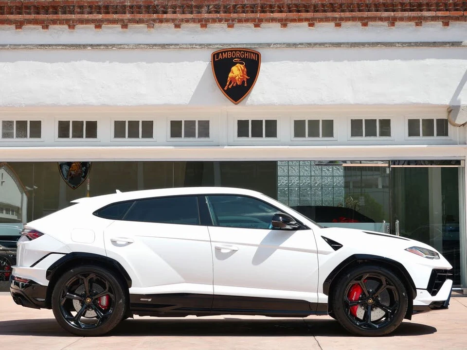 2023 Lamborghini Urus S - Image 2 of 28