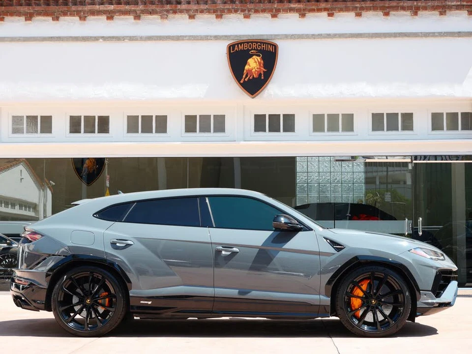 2023 Lamborghini Urus S - Image 2 of 28