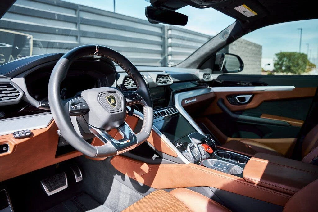 2023 Lamborghini Urus S - Image 2 of 31