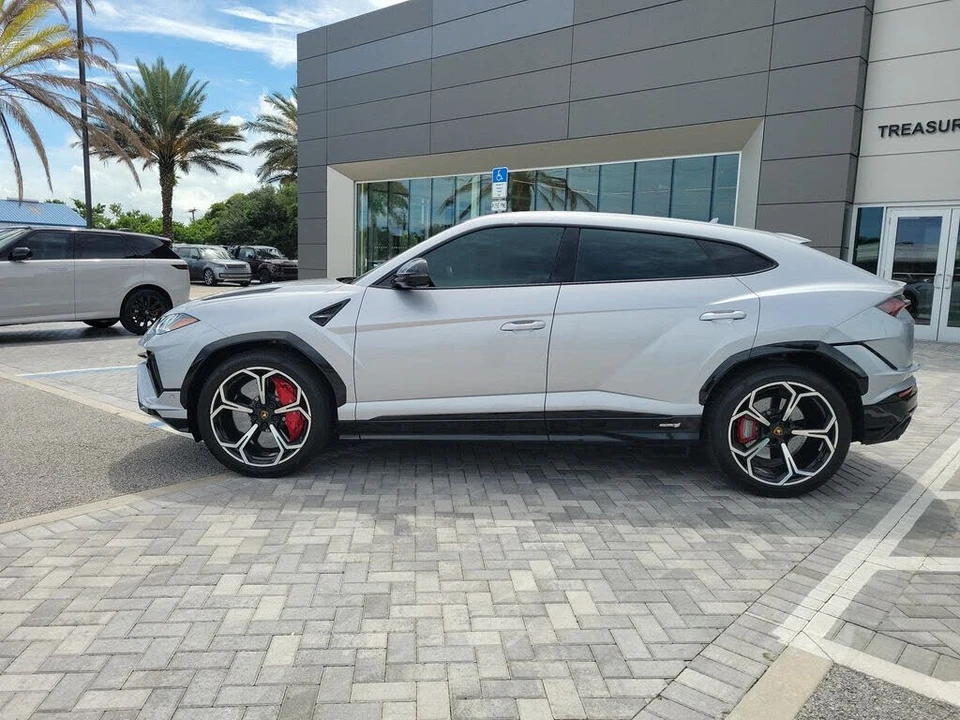 2023 Lamborghini Urus S - Image 2 of 30