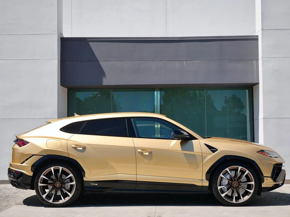 2023 Lamborghini Urus S - Image 2 of 28