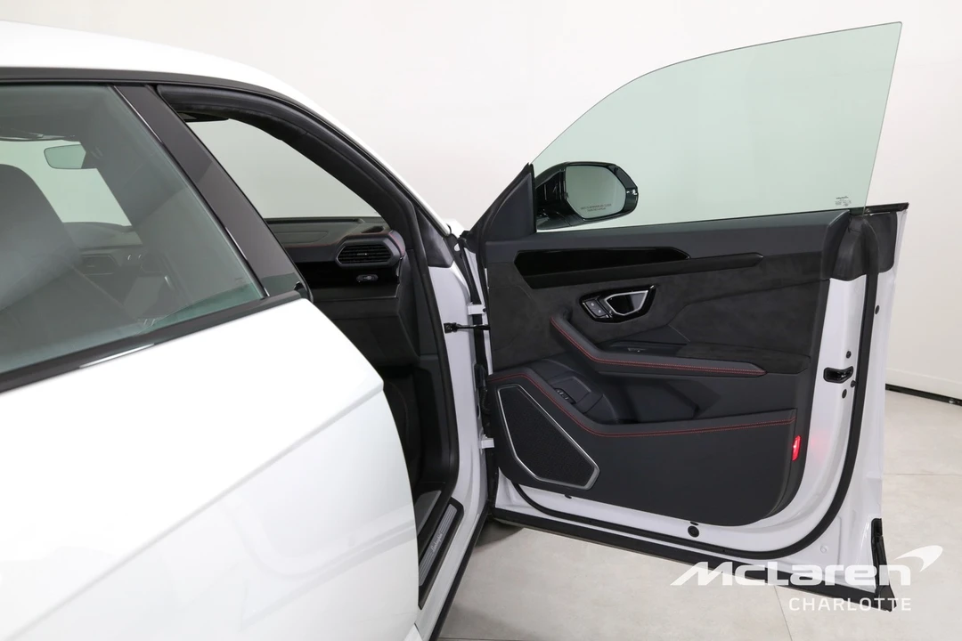 2023 Lamborghini - Image 26 of 31