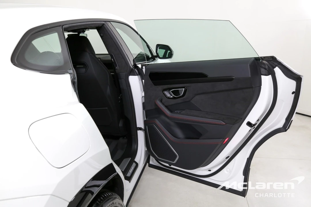 2023 Lamborghini - Image 23 of 31