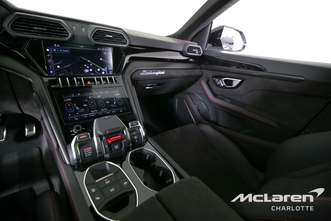 2023 Lamborghini - Image 14 of 31