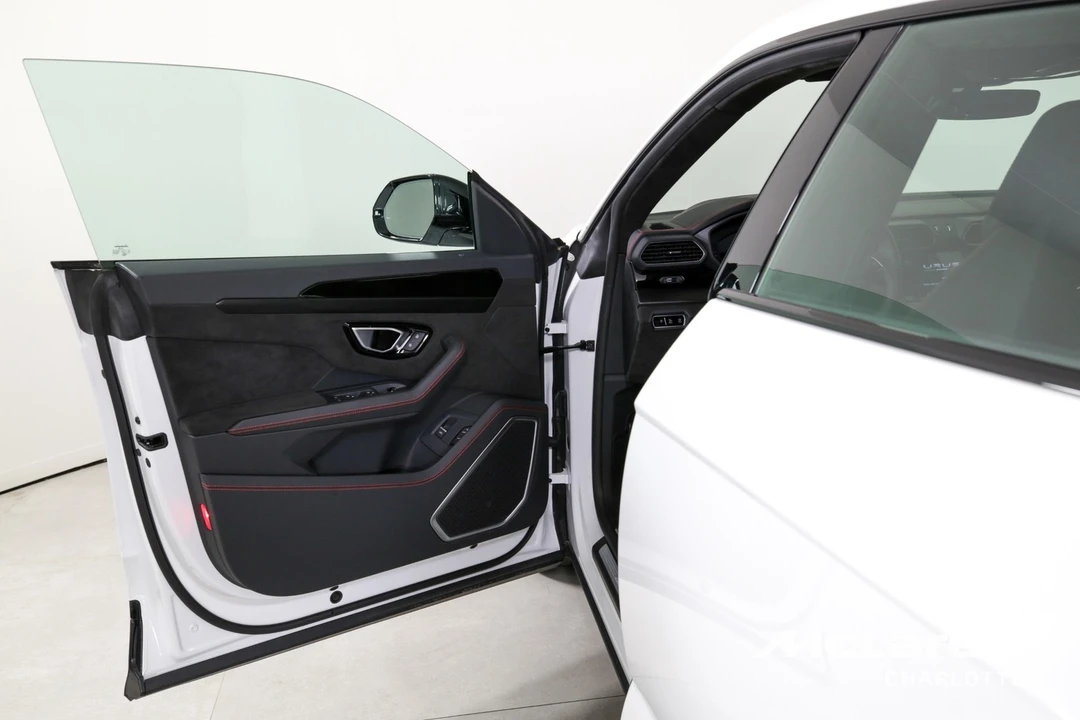 2023 Lamborghini - Image 10 of 31