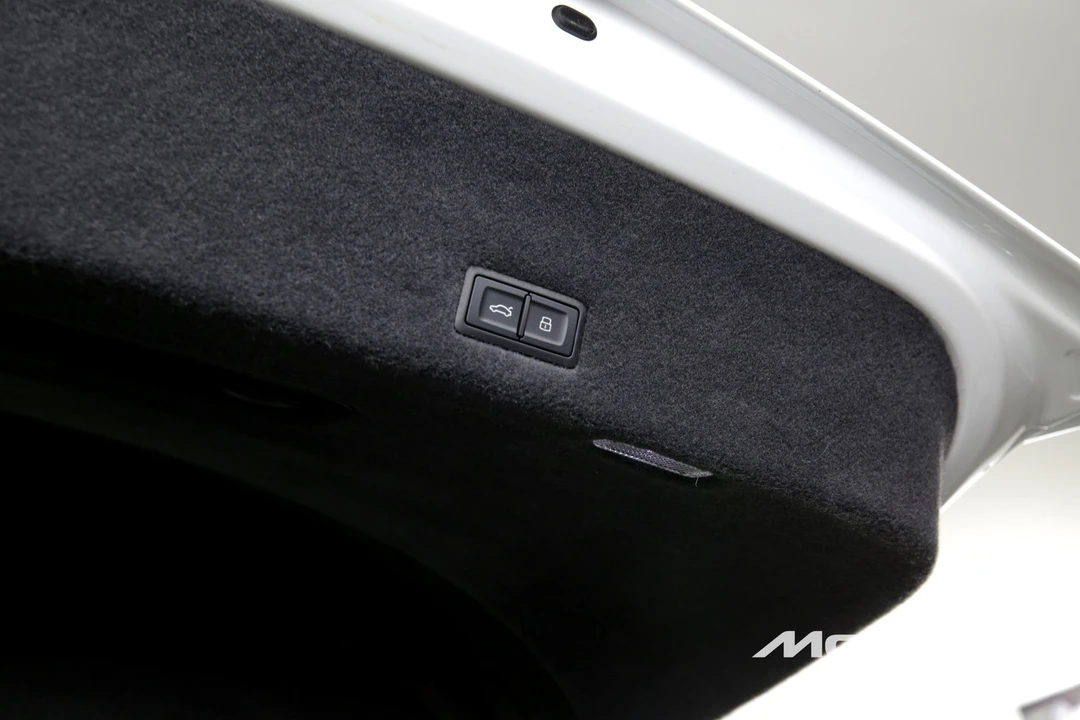 2023 Lamborghini - Image 22 of 31