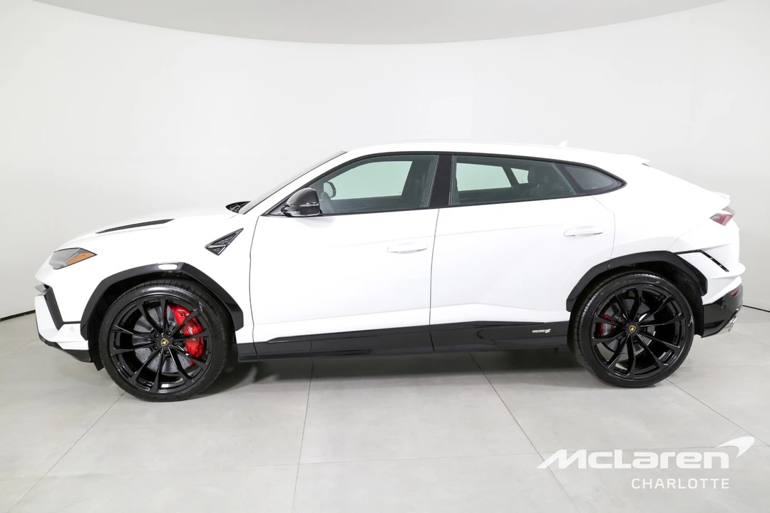2023 Lamborghini - Image 5 of 31