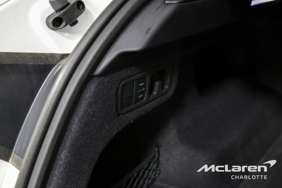 2023 Lamborghini - Image 21 of 31