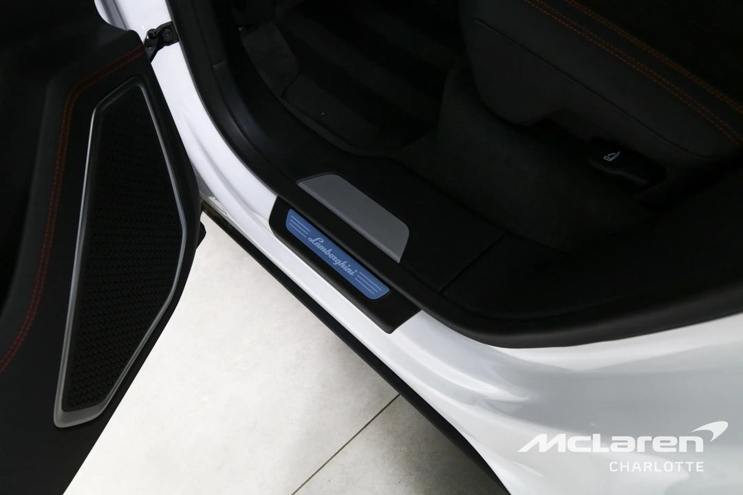 2023 Lamborghini - Image 19 of 31