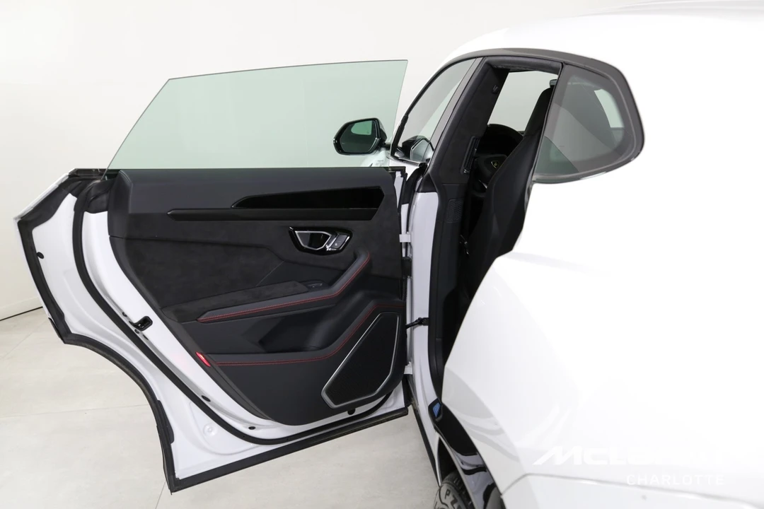 2023 Lamborghini - Image 16 of 31