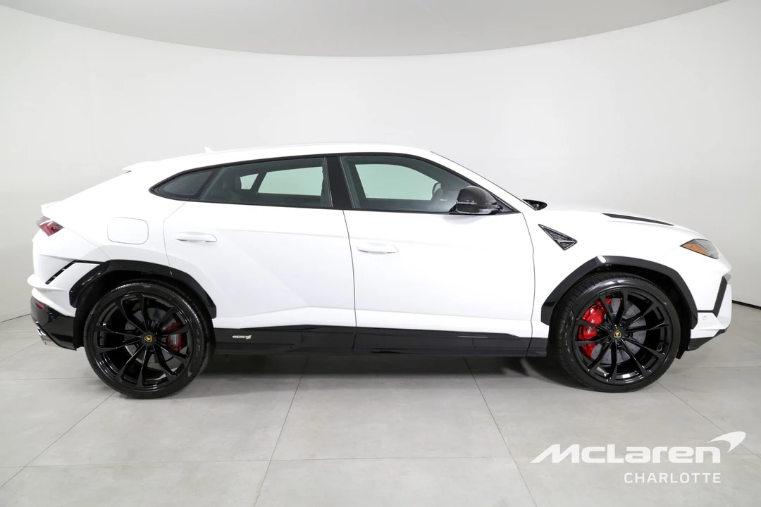 2023 Lamborghini - Image 9 of 31