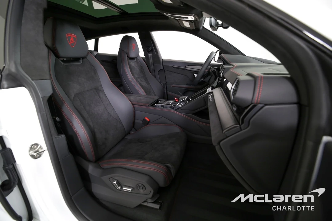 2023 Lamborghini - Image 27 of 31