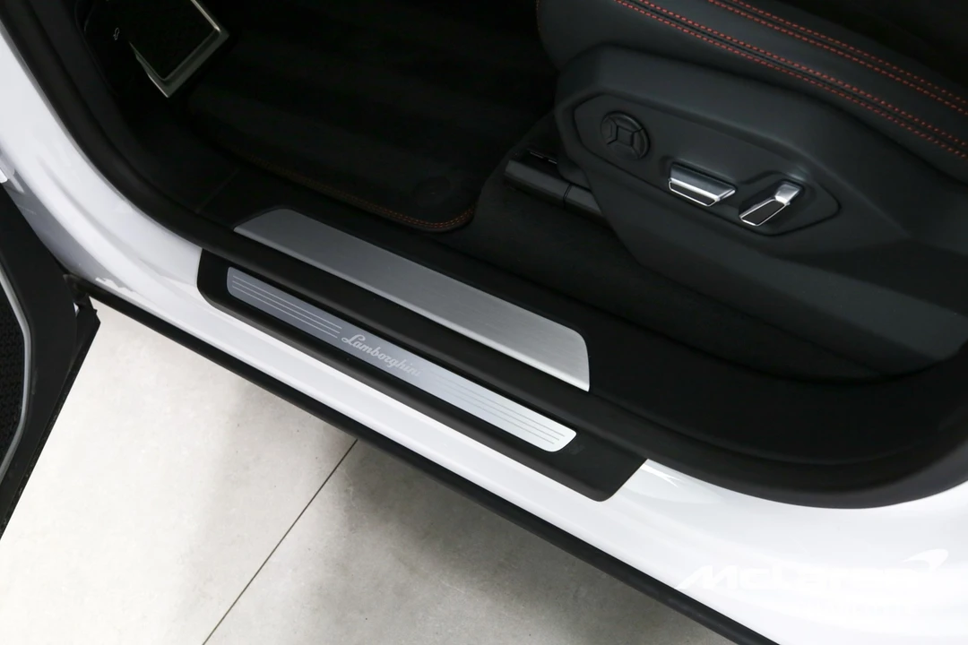 2023 Lamborghini - Image 15 of 31