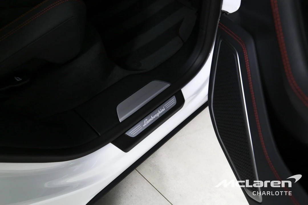 2023 Lamborghini - Image 25 of 31