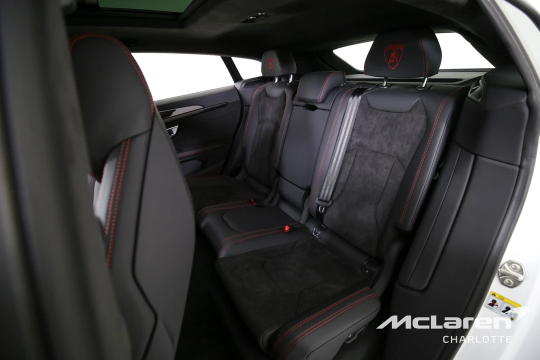 2023 Lamborghini - Image 17 of 31