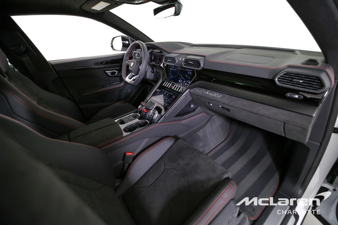 2023 Lamborghini - Image 28 of 31