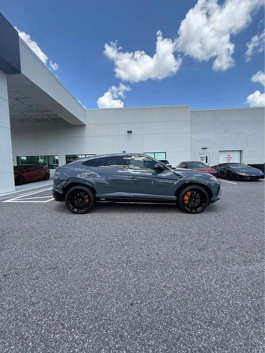 2023 Lamborghini Urus - Image 2 of 17