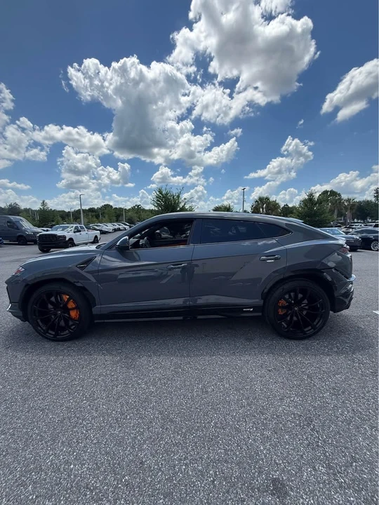 2023 Lamborghini Urus - Image 6 of 17