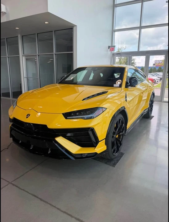2023 Lamborghini Urus Performante - Image 2 of 7