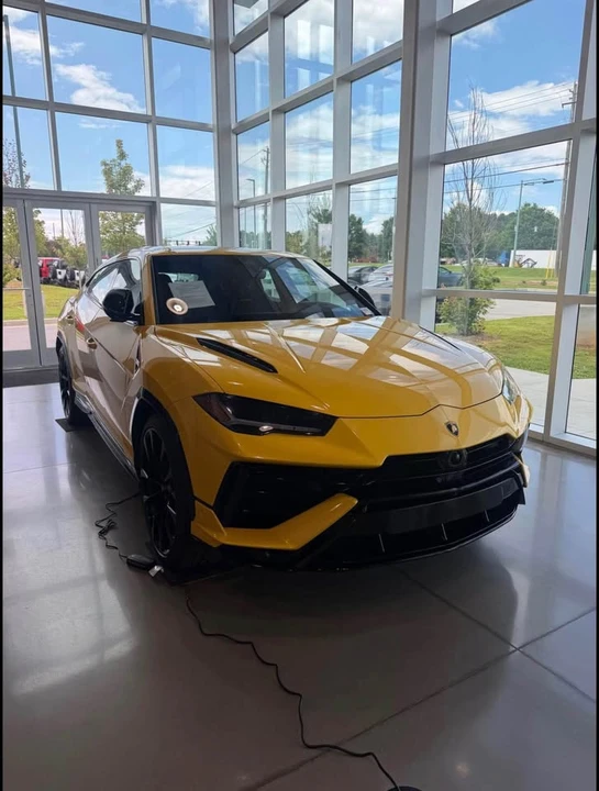 2023 Lamborghini Urus Performante - Image 3 of 7