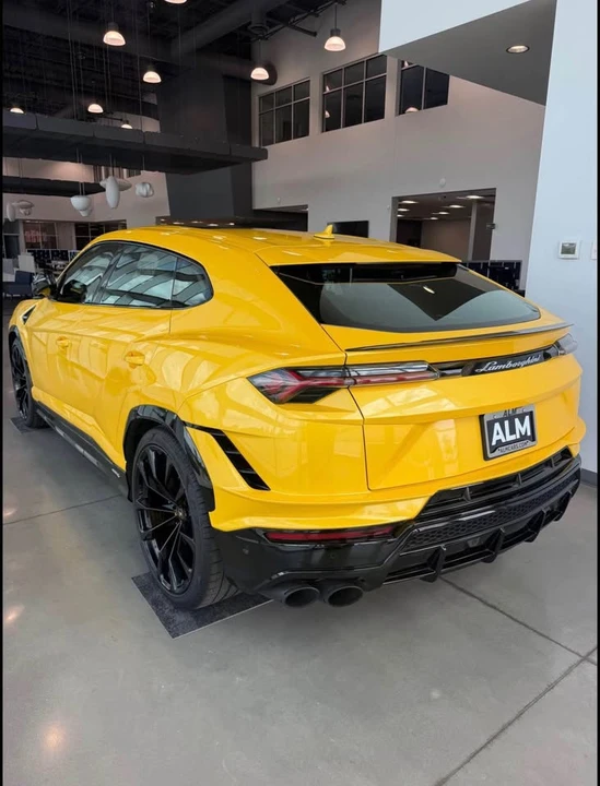 2023 Lamborghini Urus Performante - Image 5 of 7