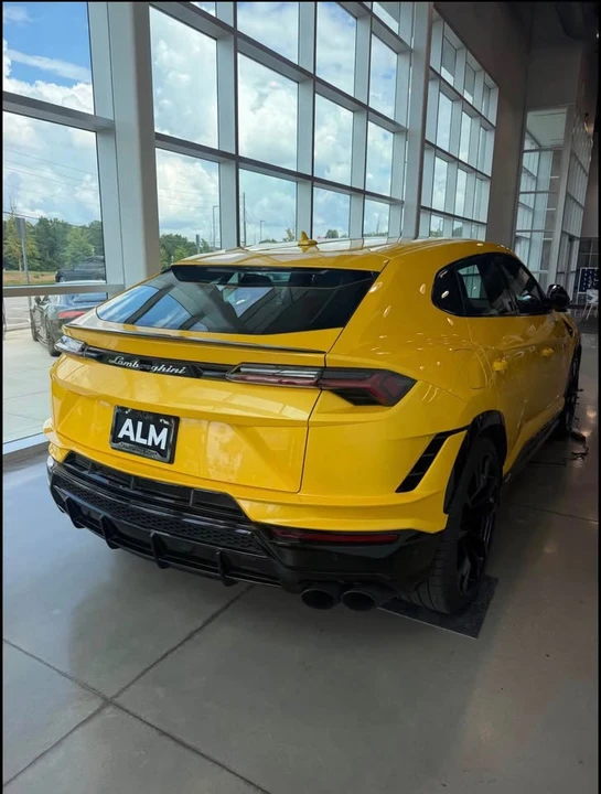 2023 Lamborghini Urus Performante - Image 4 of 7