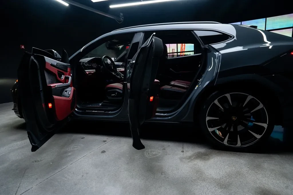 2023 Lamborghini Urus - Image 25 of 31
