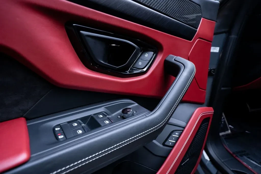 2023 Lamborghini Urus - Image 29 of 31