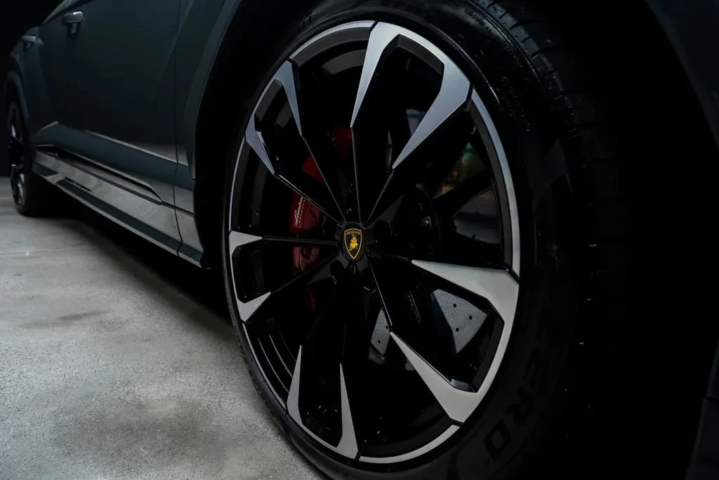2023 Lamborghini Urus - Image 16 of 31