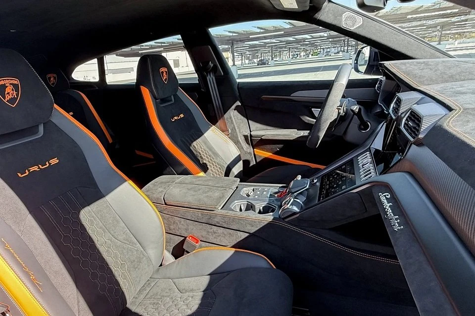 2023 Lamborghini Urus Performante - Image 9 of 13