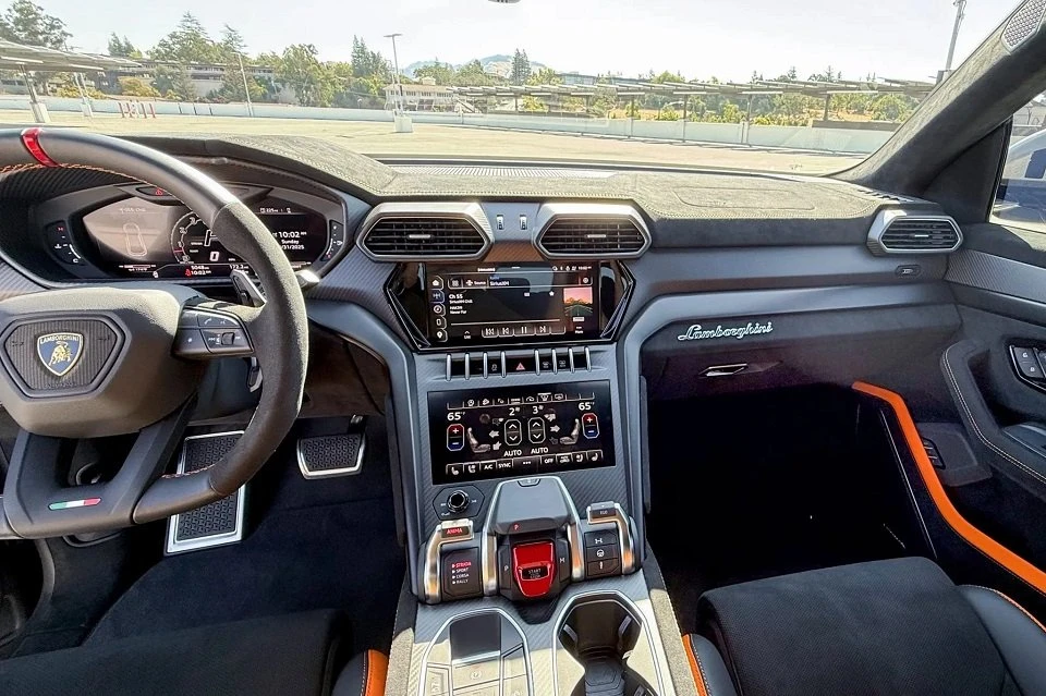 2023 Lamborghini Urus Performante - Image 11 of 13