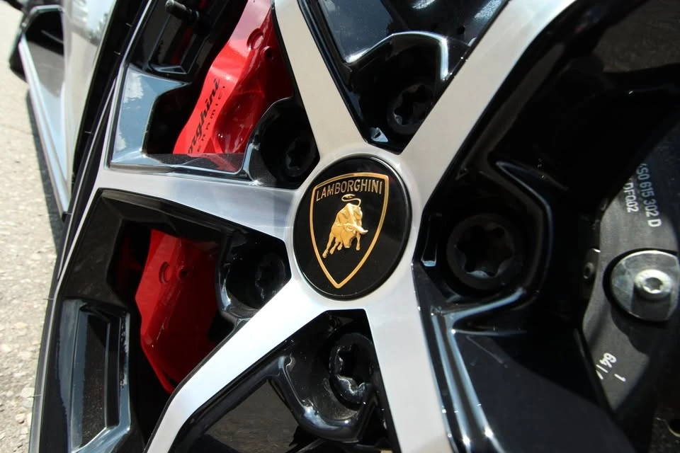 2023 Lamborghini Huracan - Image 18 of 20