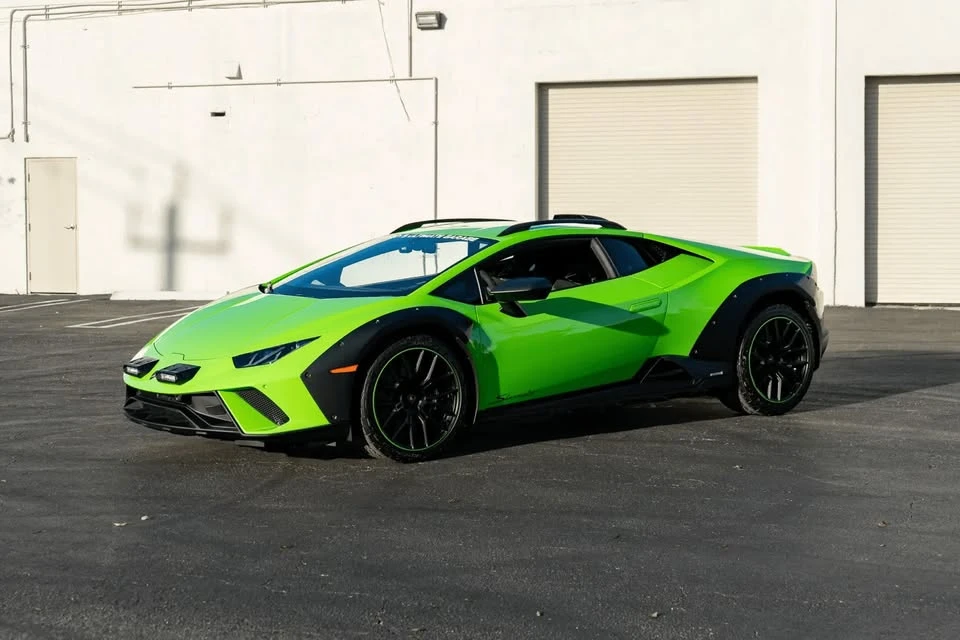 2023 Lamborghini Huracan - Image 2 of 5