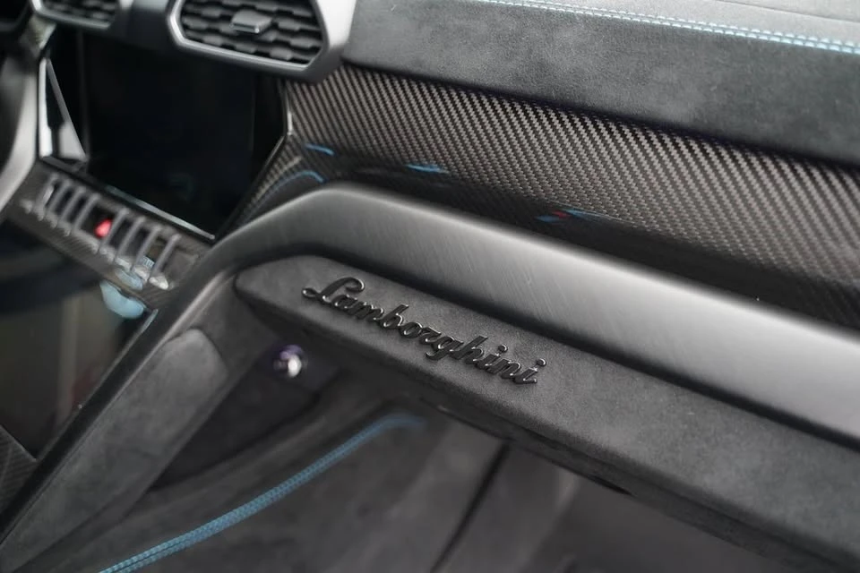 2023 Lamborghini Urus - Image 17 of 20