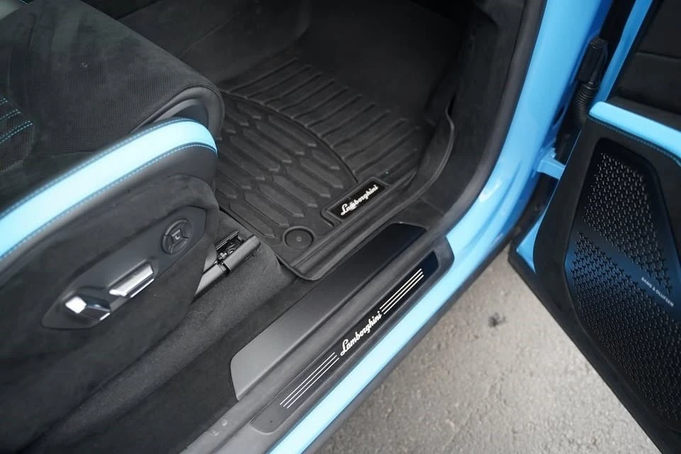 2023 Lamborghini Urus - Image 19 of 20