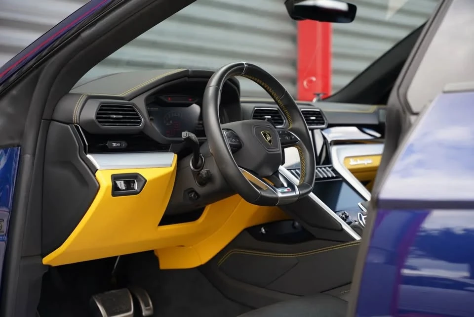 2023 Lamborghini Urus - Image 2 of 19
