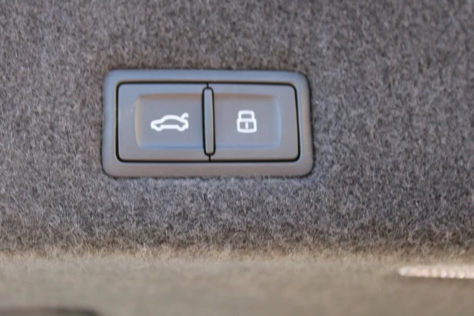 2023 Lamborghini Urus - Image 17 of 18