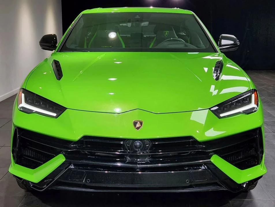 2023 Lamborghini Urus - Image 2 of 18