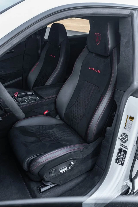 2023 Lamborghini Urus Performante - Image 17 of 19