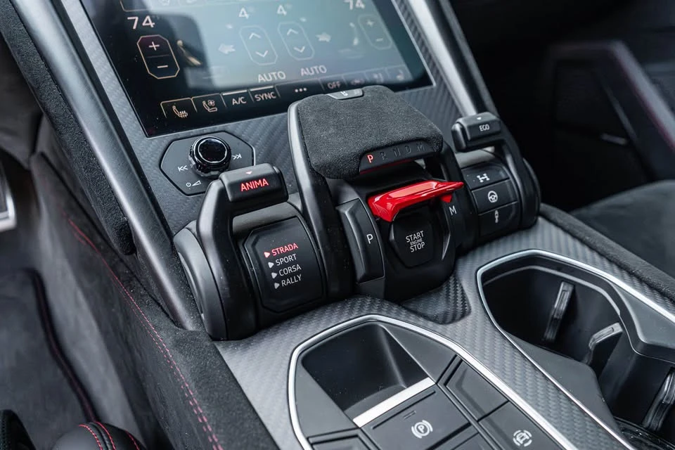 2023 Lamborghini Urus Performante - Image 16 of 19