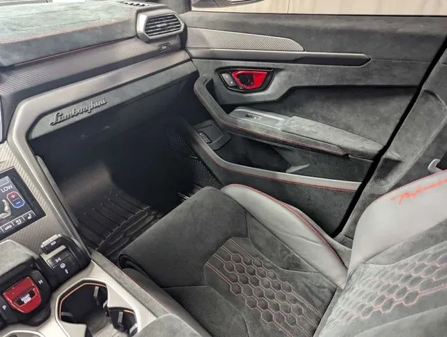 2023 Lamborghini Urus Performante - Image 8 of 12