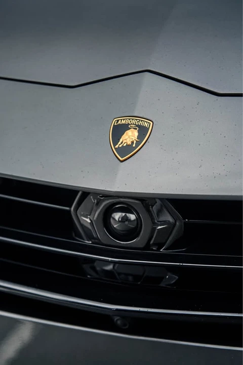 2023 Lamborghini Urus - Image 2 of 19