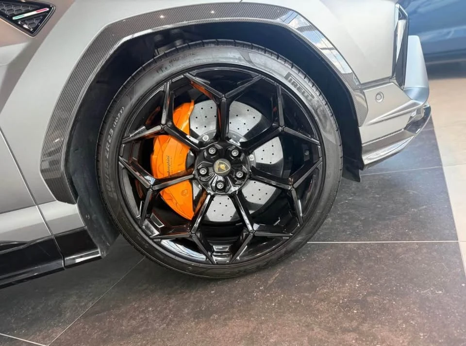 2023 Lamborghini Urus - Image 10 of 13